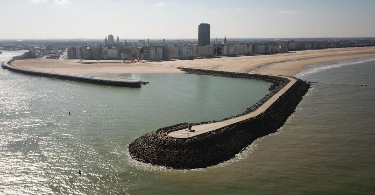 Weloveoostende: Renovated Beachside Apartment Exterior photo